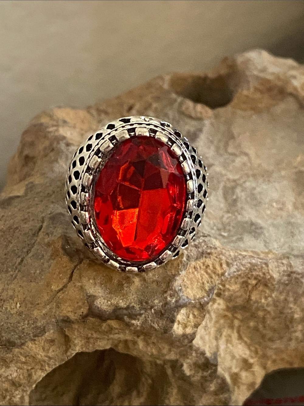 5/$10❤️❤️❤️NEW Silver Tone Zinc Alloy Red Acrylic Fashion Ring
